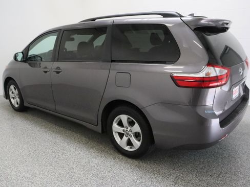 Used 2018 Toyota Sienna LE FWD image 9