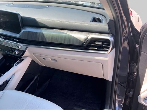 Used 2025 Kia Telluride SX w/ SX Captain's Chair Package FWD image 19