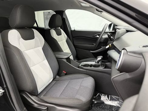 Used 2024 Chevrolet Trax LS FWD image 3