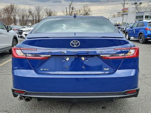 Used 2025 Toyota Camry SE image 5