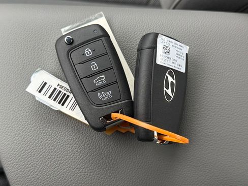 Used 2026 Hyundai Elantra SE w/ Cargo Package image 29