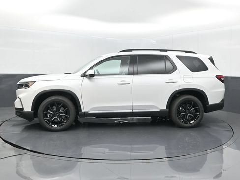 Used 2025 Honda Pilot Touring image 4