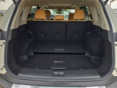 Used 2021 Nissan Rogue Platinum FWD image 25
