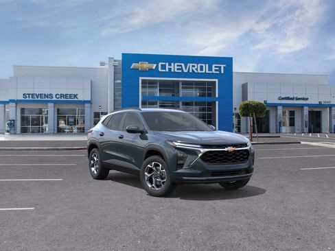 New 2026 Chevrolet Trax LT w/ Driver Confidence Package FWD image 9