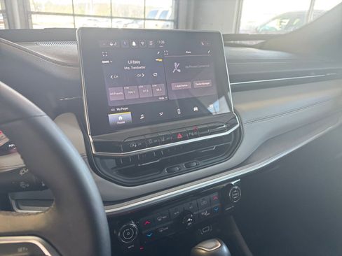 Used 2025 Jeep Compass Limited image 20