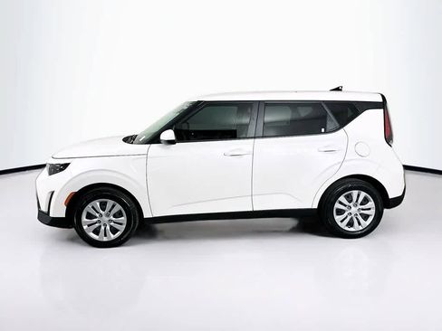 Used 2023 Kia Soul LX image 3