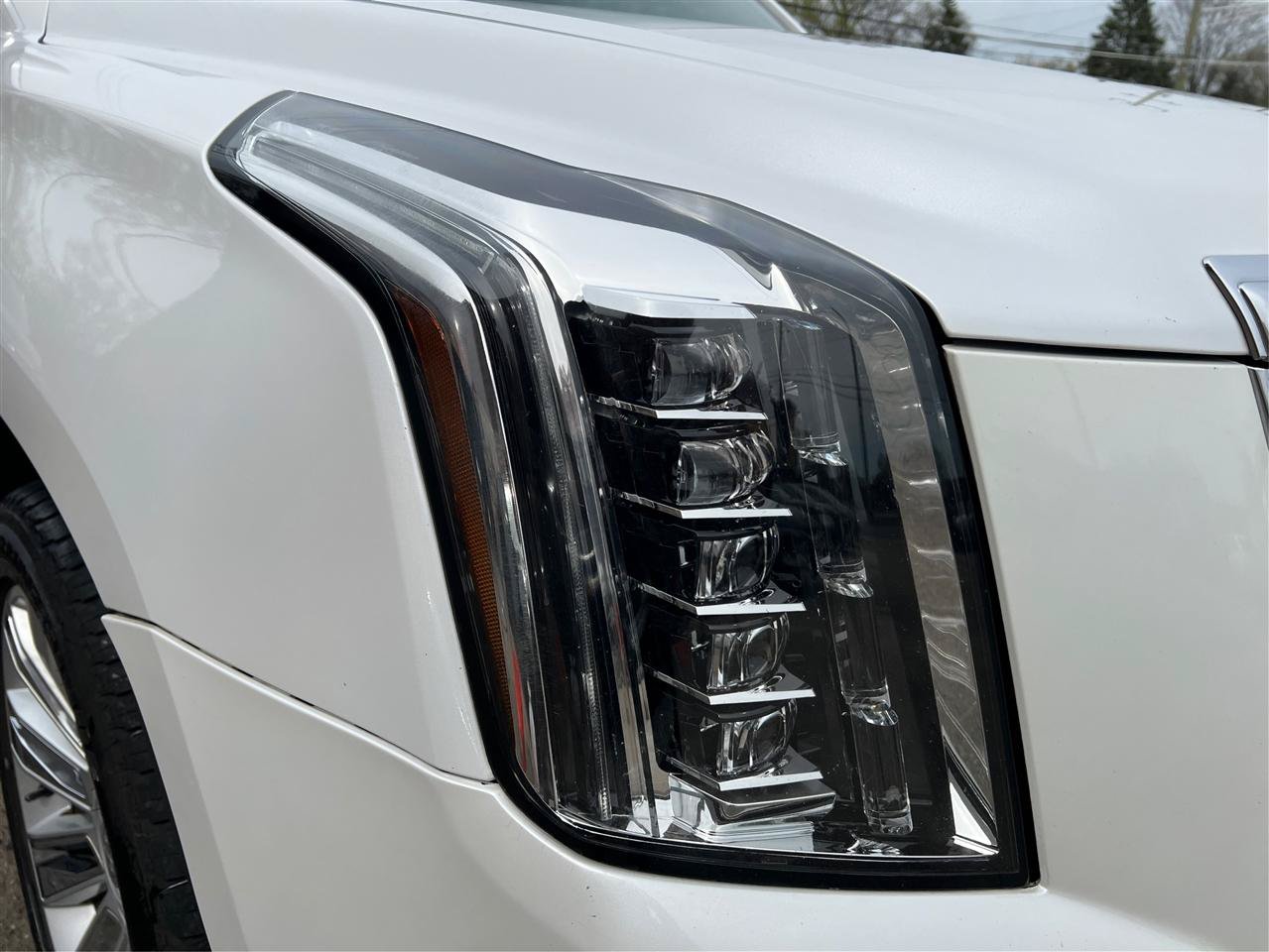 Used 2017 Cadillac Escalade Platinum AWD/4WD image 21
