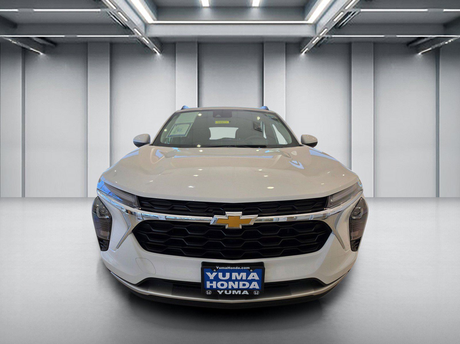 Used 2025 Chevrolet Trax LT FWD image 2