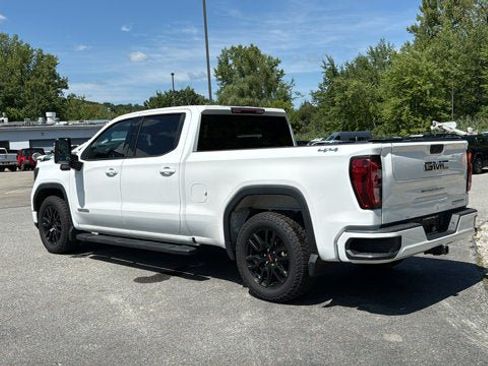 Used 2022 GMC Sierra 1500 Elevation w/ LPO, Elevation Black Package AWD/4WD image 8
