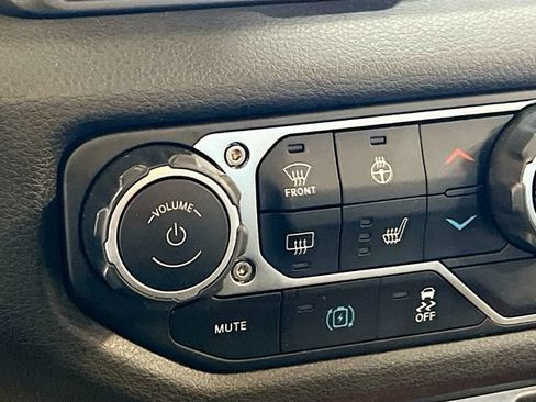 Used 2024 Jeep Wrangler Unlimited AWD/4WD image 19