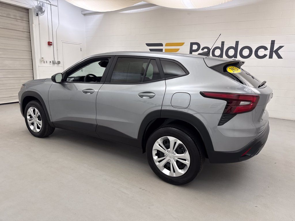 Used 2024 Chevrolet Trax LS FWD image 3