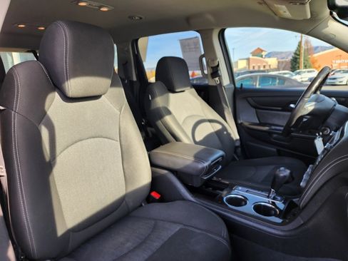 Used 2017 Chevrolet Traverse LT image 15