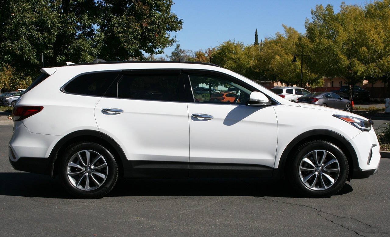 Used 2017 Hyundai Santa Fe SE w/ SE Premium Package 02 AWD/4WD image 3