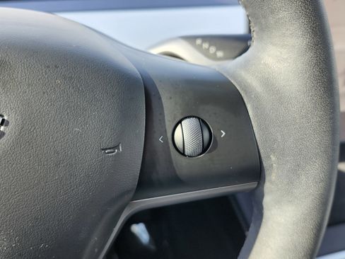 Used 2023 Tesla Model Y Long Range image 35