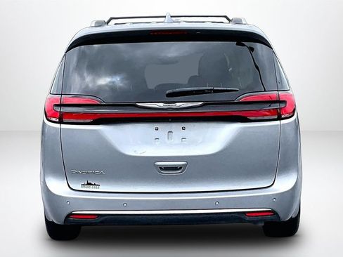 Used 2021 Chrysler Pacifica Touring-L FWD image 7