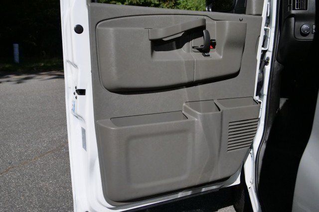 Used 2021 Chevrolet Express 2500 w/ Driver Convenience Package RWD image 21
