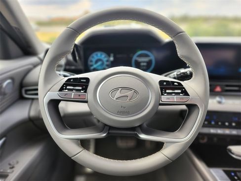 New 2025 Hyundai Elantra SEL image 14