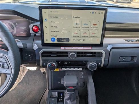 Used 2025 Toyota Tacoma TRD Sport image 10