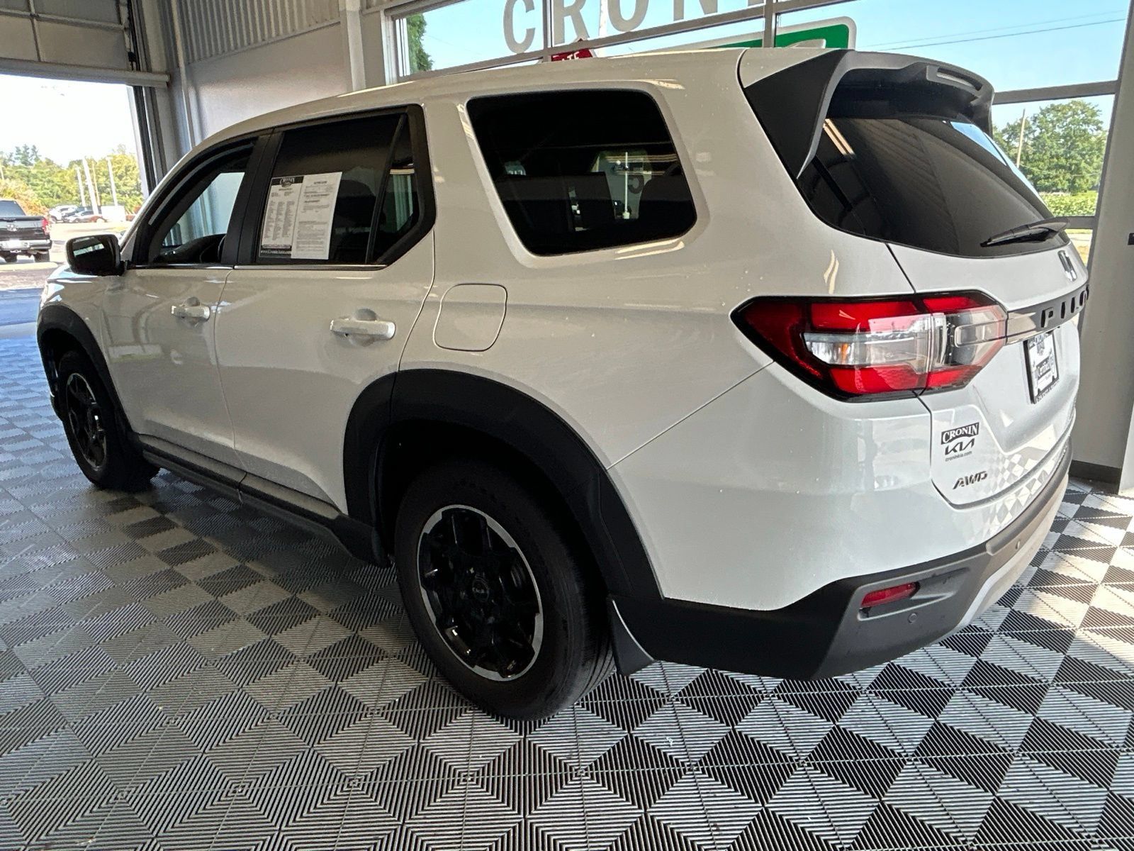 Used 2025 Honda Pilot EX-L image 4