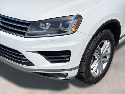 Used 2016 Volkswagen Touareg Sport AWD/4WD image 11