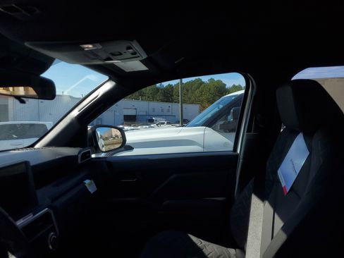 Used 2025 Toyota Tacoma SR image 17