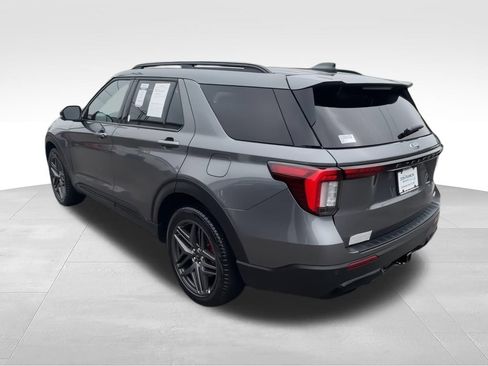 Used 2025 Ford Explorer ST-Line w/ ST-Line Street Pack AWD/4WD image 7