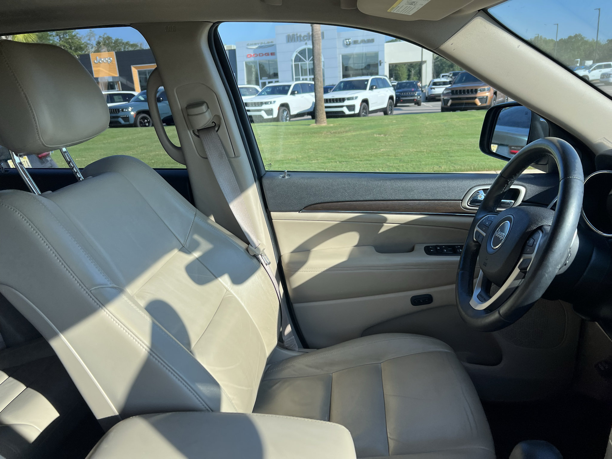 Used 2017 Jeep Grand Cherokee Limited AWD/4WD image 16