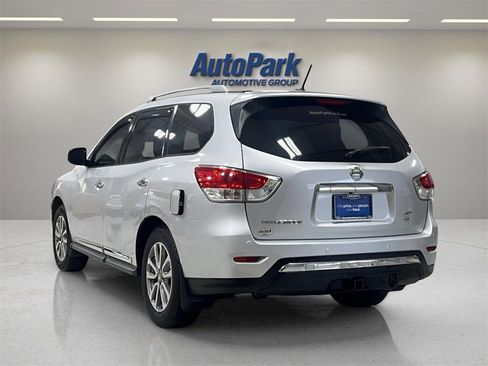 Used 2013 Nissan Pathfinder SL w/ SL Premium Pkg image 5