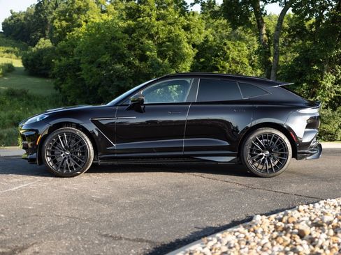 Used 2023 Aston Martin DBX 707 AWD/4WD image 3