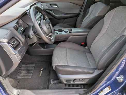 Used 2022 Nissan Rogue SV AWD/4WD image 11