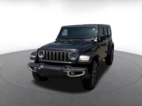 Used 2025 Jeep Wrangler Unlimited Sahara AWD/4WD image 3