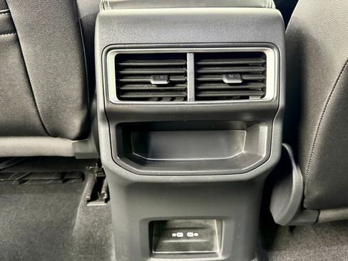 Used 2025 Volkswagen Atlas Cross Sport SE image 39