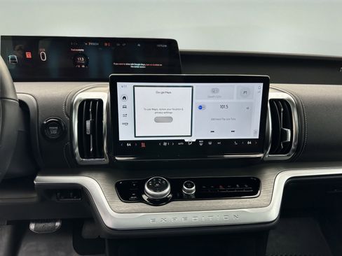 Certified 2025 Ford Expedition Max Platinum image 15