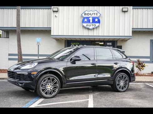Used 2018 Porsche Cayenne Platinum Edition w/ Premium Package AWD/4WD image 1