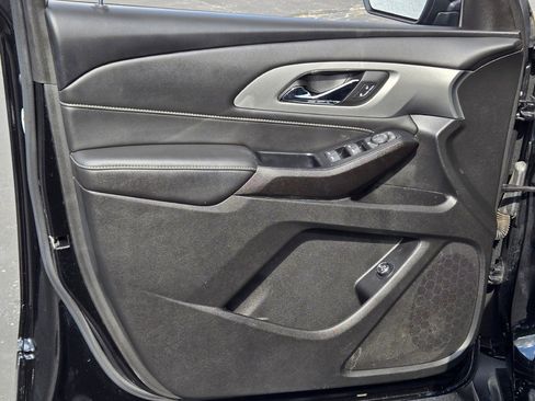 Used 2023 Chevrolet Traverse LT image 21