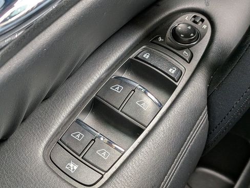 Used 2022 Nissan Armada SL w/ Midnight Edition Package image 27