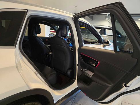 Used 2025 Mercedes-Benz GLC 300 image 13