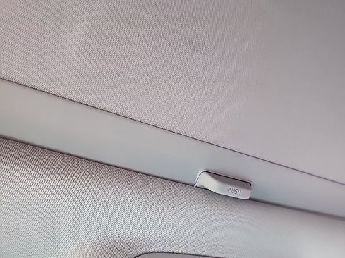 Used 2021 GMC Acadia SLT w/ Elevation Edition image 8