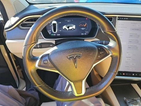 Used 2017 Tesla Model X 75D image 10