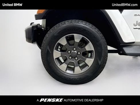 Used 2018 Jeep Wrangler Unlimited Sahara AWD/4WD image 2