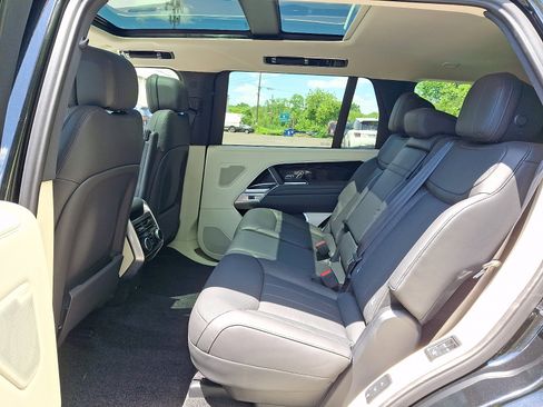 Used 2024 Land Rover Range Rover Long Wheelbase SE AWD/4WD image 5