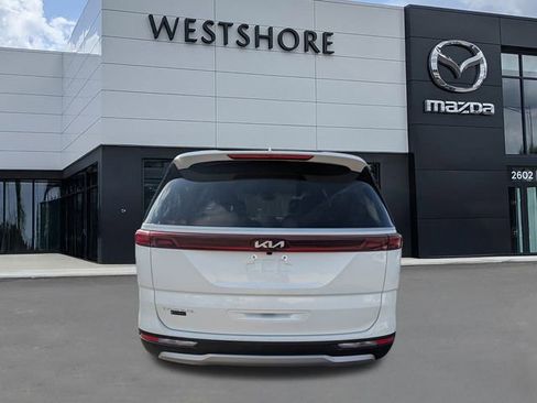 Used 2024 Kia Carnival LX image 4