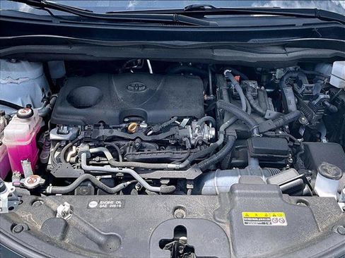 Used 2024 Toyota Sienna XLE FWD image 11