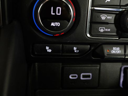 Used 2021 Chevrolet Tahoe Z71 AWD/4WD image 23