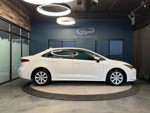 Used 2024 Toyota Corolla LE image 2