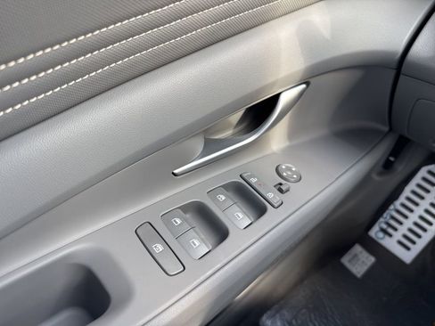 New 2025 Hyundai Elantra SEL image 29