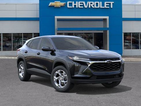 New 2026 Chevrolet Trax LS w/ LS Convenience Package FWD image 7