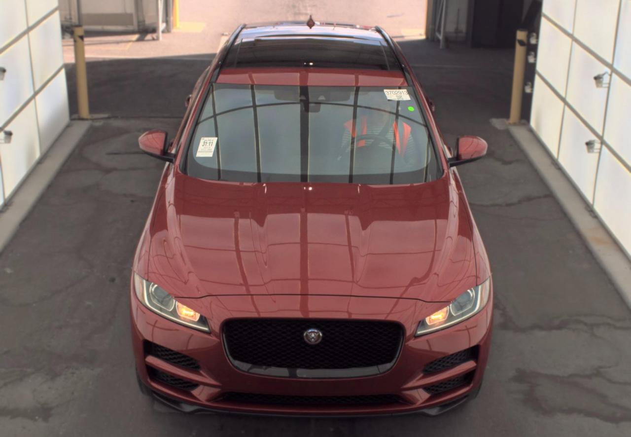 Used 2019 Jaguar F-PACE Premium AWD/4WD image 2