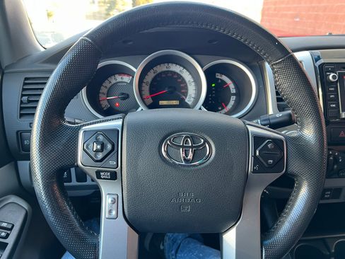 Used 2015 Toyota Tacoma 4x4 Double Cab w/ TRD Sport Package image 23