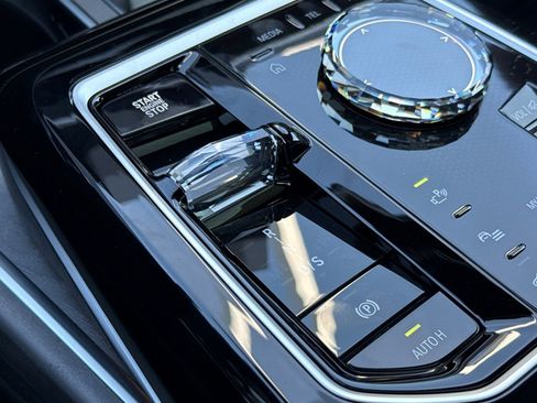 New 2026 BMW 740i w/ Premium Package image 17